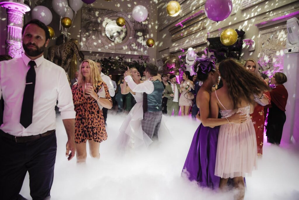 Wedding-at-Aynhoe-Park-photographer-in-Oxford