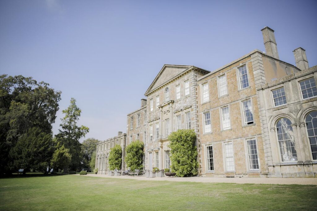 Wedding-at-Aynhoe-Park-photographer-in-Oxford