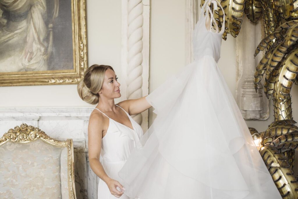 Wedding-at-Aynhoe-Park-photographer-in-Oxford