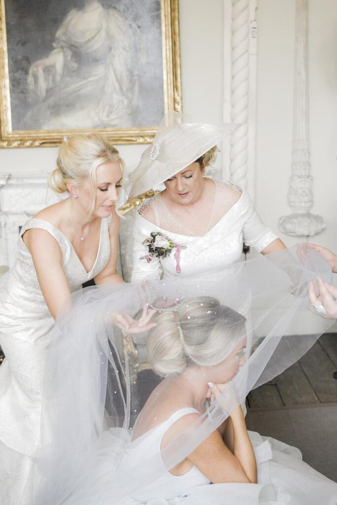 Wedding-at-Aynhoe-Park-photographer-in-Oxford