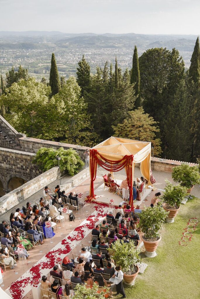 Indian wedding in Tuscany Mandy photographer Hindu ceremony Andrea Pitti-19
