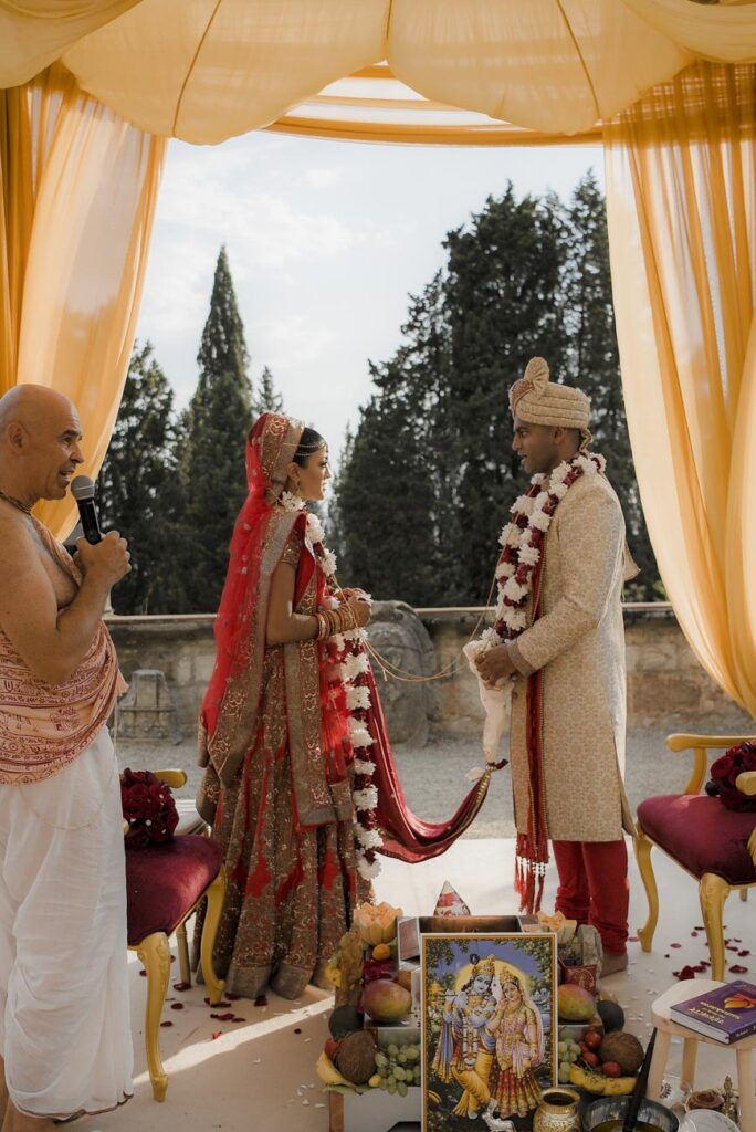 Indian wedding in Tuscany Mandy photographer Hindu ceremony Andrea Pitti-19