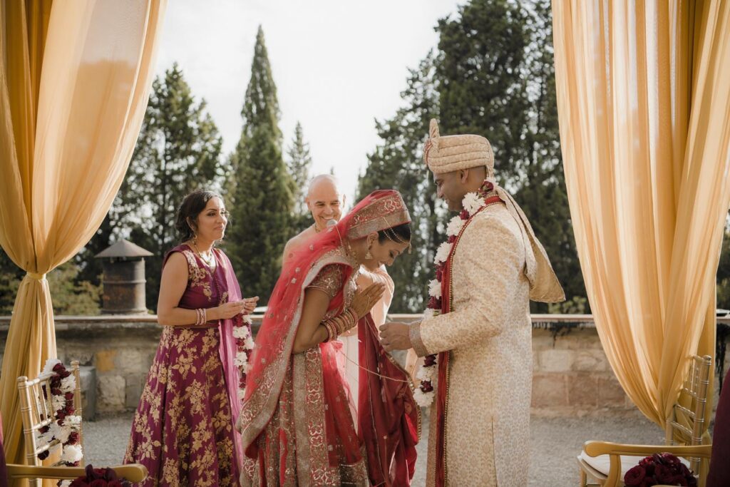 Indian wedding in Tuscany Mandy photographer Hindu ceremony Andrea Pitti-19