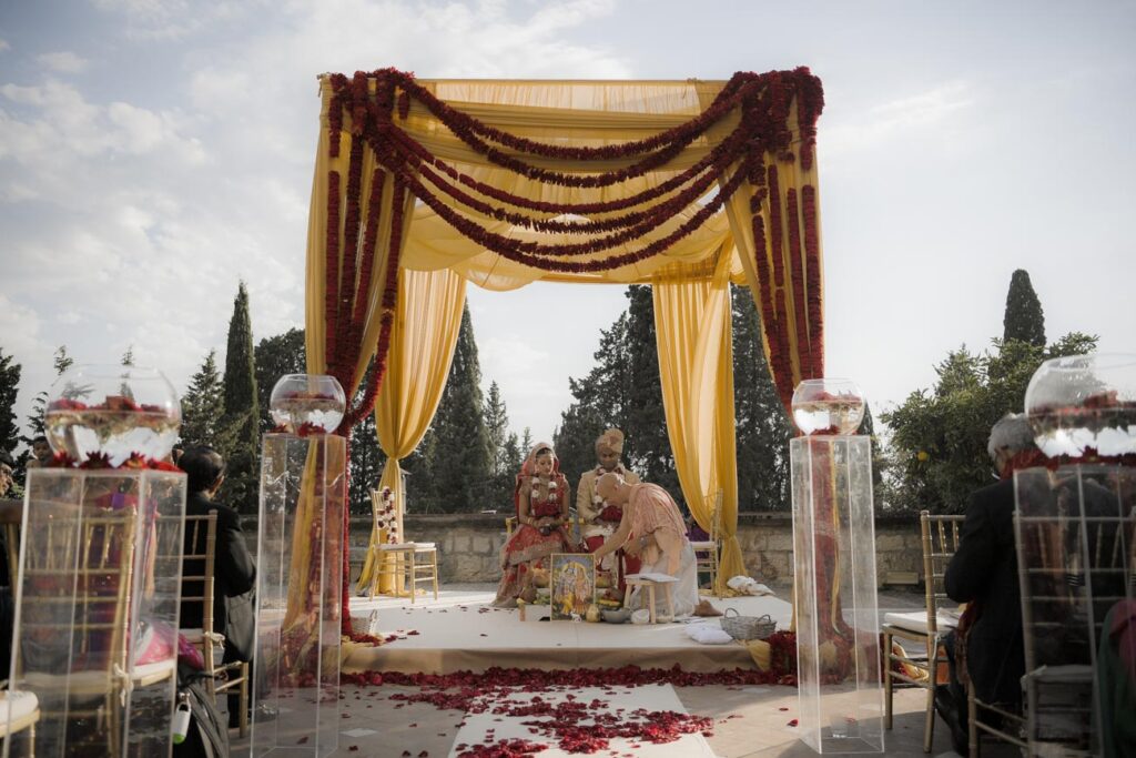 Indian wedding in Tuscany Mandy photographer Hindu ceremony Andrea Pitti-19
