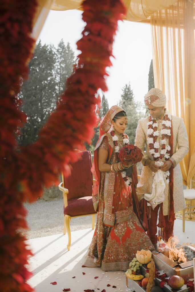 Indian wedding in Tuscany Mandy photographer Hindu ceremony Andrea Pitti-19