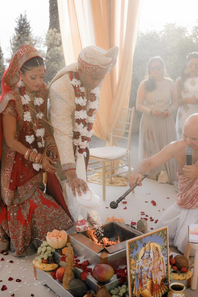 Indian wedding in Tuscany Mandy photographer Hindu ceremony Andrea Pitti-19